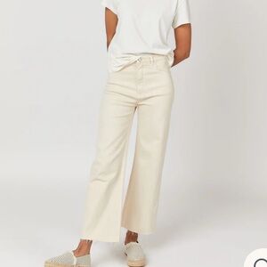 Oliver Logan Aberdeen Wide-Leg Cropped Jeans in cream. Size 26